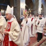 03.06.2021. Kielce. Bazylika katedralna. Uroczystości Bożego Ciała. Na zdjęciu ( drugi z lewej): biskup Marian Florczyk / Wiktor Taszłow / Radio Kielce