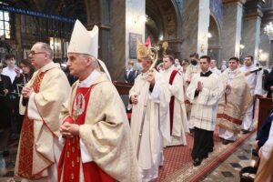 03.06.2021. Kielce. Bazylika katedralna. Uroczystości Bożego Ciała. Na zdjęciu ( drugi z lewej): biskup Marian Florczyk / Wiktor Taszłow / Radio Kielce