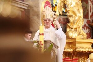 03.06.2021. Kielce. Bazylika katedralna. Uroczystości Bożego Ciała. Na zdjęciu: Jan Piotrowski - biskup kielecki / Wiktor Taszłow / Radio Kielce