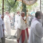 03.06.2021. Kielce. Bazylika katedralna. Uroczystości Bożego Ciała. Na zdjęciu (w środku): biskup Marian Florczyk / Wiktor Taszłow / Radio Kielce