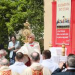 03.06.2021. Kielce. Bazylika katedralna. Uroczystości Bożego Ciała. Na zdjęciu (w środku): Marian Florczyk - biskup kielecki / Wiktor Taszłow / Radio Kielce