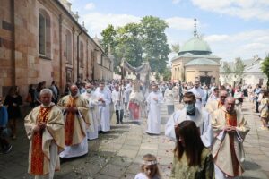 03.06.2021. Kielce. Bazylika katedralna. Uroczystości Bożego Ciała / Wiktor Taszłow / Radio Kielce