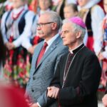 03.06.2021. Masłów. Rocznica wizyty Jana Pawła II. Na zdjęciu (od lewej): Tomasz Lato - wójt Masłowa, biskup Marian Florczyk / Wiktor Taszłow / Radio Kielce