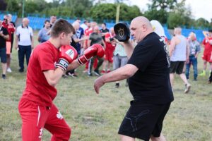 10.06.2021. Kielce. Mistrzowie są w formie. Otwarty trening na kieleckim stadionie. Na zdjęciu (z prawej): Paweł Skrzecz / Wiktor Taszłow / Radio Kielce