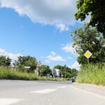 08.06.2021. Kielce. Wysokie trawy przy kieleckich ulicach / Wiktor Taszłow / Radio Kielce