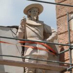 08.06.2021. Kielce. Briefing poświęcony zamontowaniu rzeźb posłów na budynku Muzeum Narodowego / Wiktor Taszłow / Radio Kielce