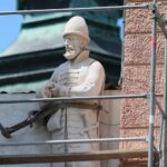 08.06.2021. Kielce. Briefing poświęcony zamontowaniu rzeźb posłów na budynku Muzeum Narodowego / Wiktor Taszłow / Radio Kielce