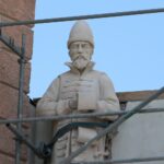 08.06.2021. Kielce. Briefing poświęcony zamontowaniu rzeźb posłów na budynku Muzeum Narodowego / Wiktor Taszłow / Radio Kielce