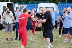 10.06.2021. Kielce. Mistrzowie są w formie. Otwarty trening na kieleckim stadionie. Na zdjęciu (z prawej): Paweł Skrzecz / Wiktor Taszłow / Radio Kielce