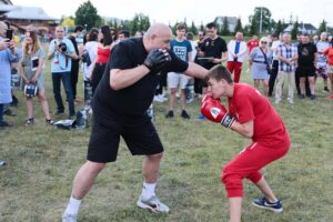 10.06.2021. Kielce. Mistrzowie są w formie. Otwarty trening na kieleckim stadionie. Na zdjęciu (z lewej): Paweł Skrzecz / Wiktor Taszłow / Radio Kielce