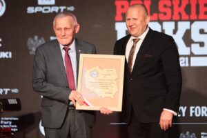 10.06.2021 Kielce. Gala podsumowująca I Forum Polskiego Boksu w Kielcach. Na zdjęciu (od lewej): Albert Sosnowski, Grzegorz Nowaczek - prezes Polskiego Związku Bokserskiego / Wiktor Taszłow / Radio Kielce