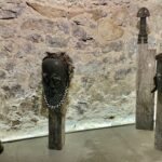 02.06.2021. Kielce. Otwarcie prywatnej galerii sztuki „Rdza”. Rzeźby afrykańskie z kolekcji Stanisławy Zacharko / Dorota Klusek / Radio Kielce