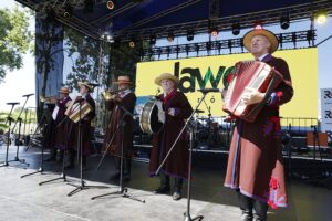 20.06.2021. Tokarnia. Park Etnograficzny. „Jawor u źródeł kultury” / Jarosław Kubalski / Radio Kielce