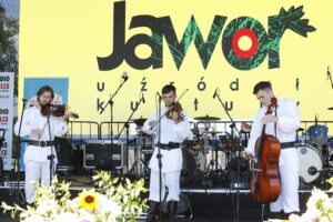 20.06.2021. Tokarnia. Park Etnograficzny. „Jawor u źródeł kultury” / Jarosław Kubalski / Radio Kielce