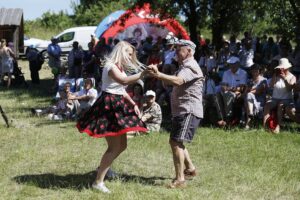 20.06.2021. Tokarnia. Park Etnograficzny. „Jawor u źródeł kultury” / Jarosław Kubalski / Radio Kielce