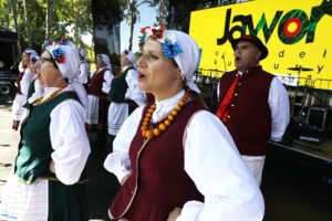 20.06.2021. Tokarnia. Park Etnograficzny. „Jawor u źródeł kultury” / Jarosław Kubalski / Radio Kielce