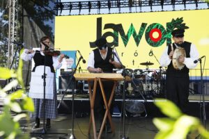 20.06.2021. Tokarnia. Park Etnograficzny. „Jawor u źródeł kultury” / Jarosław Kubalski / Radio Kielce