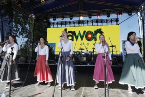 20.06.2021. Tokarnia. Park Etnograficzny. „Jawor u źródeł kultury” / Jarosław Kubalski / Radio Kielce