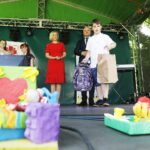 17.06.2021 Kielce. Ogród DŚT. Podsumowanie akcji kieleckiej Caritas "Pola Nadziei". Nagrody dla wolontariuszy wręczyli wicemarszałek Renata Janik i wicewojewoda Rafał Nowak / Jarosław Kubalski / Radio Kielce