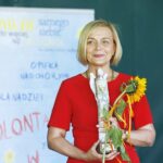 17.06.2021 Kielce. Ogród DŚT. Podsumowanie akcji kieleckiej Caritas "Pola Nadziei". Wicemarszałek Renata Janik / Jarosław Kubalski / Radio Kielce