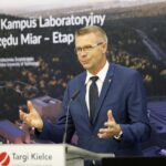 21.06.2021. Kielce. Podpisanie umowy między Targami Kielce a GUM. Na zdjęciu: Bogdan Wenta - prezydent Kielc / Jarosław Kubalski / Radio Kielce