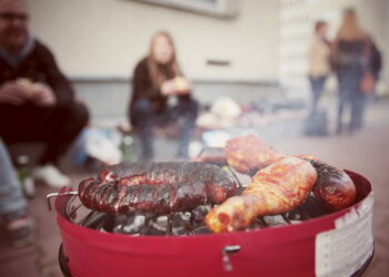 16.05.2016 Kielce. Studenci rozpoczęli Juwenalia. Wielkie grillowanie w Miasteczku UJK. / Jarosław Kubalski / Radio Kielce