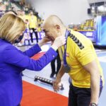 06.06.2021 Kielce. PGNiG Superliga piłkarzy ręcznych. Łomża Vive Kielce zostaje Mistrzem Polski. Ceremonia wręczenia medali. Medale wręcza wiceminister kultury, dziedzictwa narodowego i sportu Anna Krupka / Jarosław Kubalski / Radio Kielce