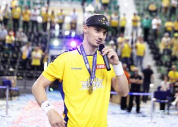 06.06.2021 Kielce. PGNiG Superliga piłkarzy ręcznych. Łomża Vive Kielce zostaje Mistrzem Polski. Ceremonia wręczenia medali. Krzysztof Lijewski / Jarosław Kubalski / Radio Kielce