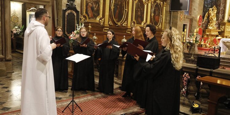 06.09.2020 Kielce. Katedra. Pierwsze Świętokrzyskie Dni Muzyki Dawnej. "Clamaverunt Iusti" - żeńska schola gregoriańska z Warszawy / Jarosław Kubalski / Radio Kielc