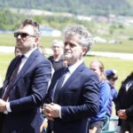 02.06.2021 Masłów. Spotkanie osób niepełnosprawnych na lotnisku w Masłowie w 30. rocznicę pobytu św. Jana Pawła II w Kielcach i Masłowie. Msza. Na zdjęciu od lewej: Wojciech Purtak - dyrektor Centrum Edukacji i Kultury "Szklany Dom" i Krzysztof Słoń - senator / Jarosław Kubalski / Radio Kielce