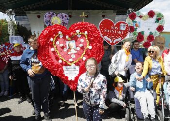 02.06.2021 Masłów. Spotkanie osób niepełnosprawnych na lotnisku w Masłowie w 30. rocznicę pobytu św. Jana Pawła II w Kielcach i Masłowie / Jarosław Kubalski / Radio Kielce