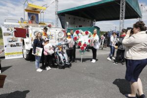 02.06.2021 Masłów. Spotkanie osób niepełnosprawnych na lotnisku w Masłowie w 30. rocznicę pobytu św. Jana Pawła II w Kielcach i Masłowie / Jarosław Kubalski / Radio Kielce