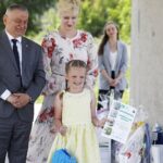 07.06.2021 Kielce. Podsumowanie etapu wojewódzkiego ogólnopolskiego konkursu plastycznego dla dzieci zorganizowanego przez KRUS. Dyplomy wręczają Aleksandra Hadzik - prezes KRUS i Tadeusz Jakubowski - prezes świętokrzyskiego oddziału KRUS / Jarosław Kubalski / Radio Kielce