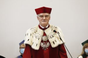 17.06.2021 Kielce. UJK. Wręczenie medali "Zasłużony dla UJK". Przemawia rektor UJK prof. dr hab. Stanisław Głuszek / Jarosław Kubalski / Radio Kielce