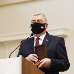 17.06.2021 Kielce. UJK. Wręczenie medali "Zasłużony dla UJK". Marszałek Andrzej Betkowski / Jarosław Kubalski / Radio Kielce