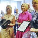 18.06.2021 Kielce. OHP. konkursu Świętokrzyski Pracodawca Przyjazny Pracodawcom Młodocianym 2021. Na zdjęciu od lewej: Danuta Banaczek, wicemarszałek Renata Janik i wojewódzki komendant OHP Magdalena Fogiel-Litwinek / Jarosław Kubalski / Radio Kielce