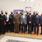 18.06.2021 Kielce. ŚUW. Wojewoda Zbigniew Koniusz podziękował policjantom i strażakom za ich służbę w czasie epidemii / Jarosław Kubalski / Radio Kielce