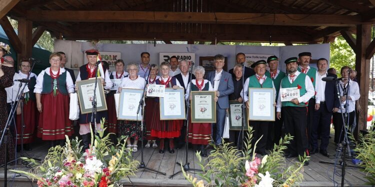 30.08.2020. Tokarnia. Gala finałowa konkursu „Jawor - u źródeł kultury” / Jarosław Kubalski / Radio Kielce