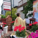 03.06.2021. Kazimierza Wielka. Uroczystość Bożego Ciała. Na zdjęciu: ks. Marcin Bączek - wikariusz parafii pod wezwaniem Podwyższenia Krzyża Świętego / Marta Gajda / Radio Kielce