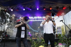 Tokarnia. „Jawor u źródeł kultury” - koncert zespołu Golec uOrkiestra (20.06.2021) / Jarosław Kubalski / Radio Kielce