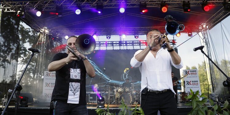 Tokarnia. „Jawor u źródeł kultury” - koncert zespołu Golec uOrkiestra (20.06.2021) / Jarosław Kubalski / Radio Kielce