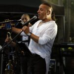 Tokarnia. „Jawor u źródeł kultury” - koncert zespołu Golec uOrkiestra (20.06.2021) / Jarosław Kubalski / Radio Kielce