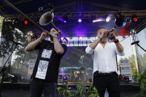 Tokarnia. „Jawor u źródeł kultury” - koncert zespołu Golec uOrkiestra (20.06.2021) / Jarosław Kubalski / Radio Kielce