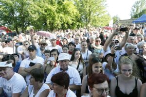 Tokarnia. „Jawor u źródeł kultury” - koncert zespołu Golec uOrkiestra (20.06.2021) / Jarosław Kubalski / Radio Kielce