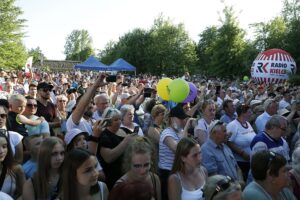 Tokarnia. „Jawor u źródeł kultury” - koncert zespołu Golec uOrkiestra (20.06.2021) / Jarosław Kubalski / Radio Kielce