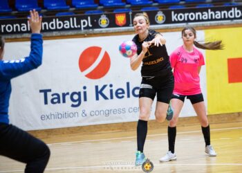 Na zdjęciu (rzuca): Katarzyna Grabarczyk / Patryk Ptak / Suzuki Korona Handball Kielce