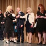 13.06.2021. Kielce. Jubileusz Teatru Lalki i Aktora „Kubuś”. Na zdjęciu (od lewej): Andrzej Kuba Sielski - aktor, Zdzisław Reczyński - aktor, Agata Sobota - aktorka, Małgorzata Oracz - aktorka, Krzysztof Kęćko - maszynista sceny, Maria Kusak - główna księgowa, Beata Sobczyk - specjalista ds. administracyjnych, Renata Tatar - zastępca głównej księgowej / Wiktor Taszlow / Radio Kielce