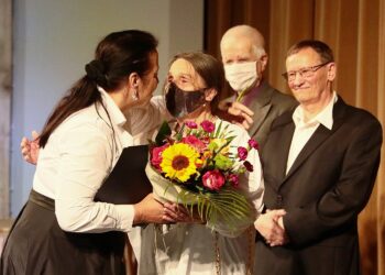 13.06.2021. Kielce. Jubileusz Teatru Lalki i Aktora „Kubuś”. Na zdjęciu (od lewej): Magdalena Kusztal - dyrektor Departamentu Kultury i Dziedzictwa Narodowego w Urzędzie Marszałkowskiego Województwa Świętokrzyskiego w Kielcach, Jolanta Kusztal - aktorka, Ryszard Barański - aktor, Andrzej Witecki - aktor / Wiktor Taszlow / Radio Kielce