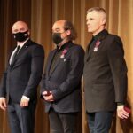 13.06.2021. Kielce. Jubileusz Teatru Lalki i Aktora „Kubuś”. Na zdjęciu (od lewej): Rafał Nowak - wicewojewoda świętokrzyski, Andrzej Kuba Sielski - aktor, Zdzisław Reczyński - aktor / Wiktor Taszlow / Radio Kielce