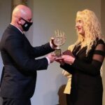 13.06.2021. Kielce. Jubileusz Teatru Lalki i Aktora „Kubuś”. Na zdjęciu (od lewej): Rafał Nowak - wicewojewoda świętokrzyski, Małgorzata Oracz - aktorka / Wiktor Taszlow / Radio Kielce